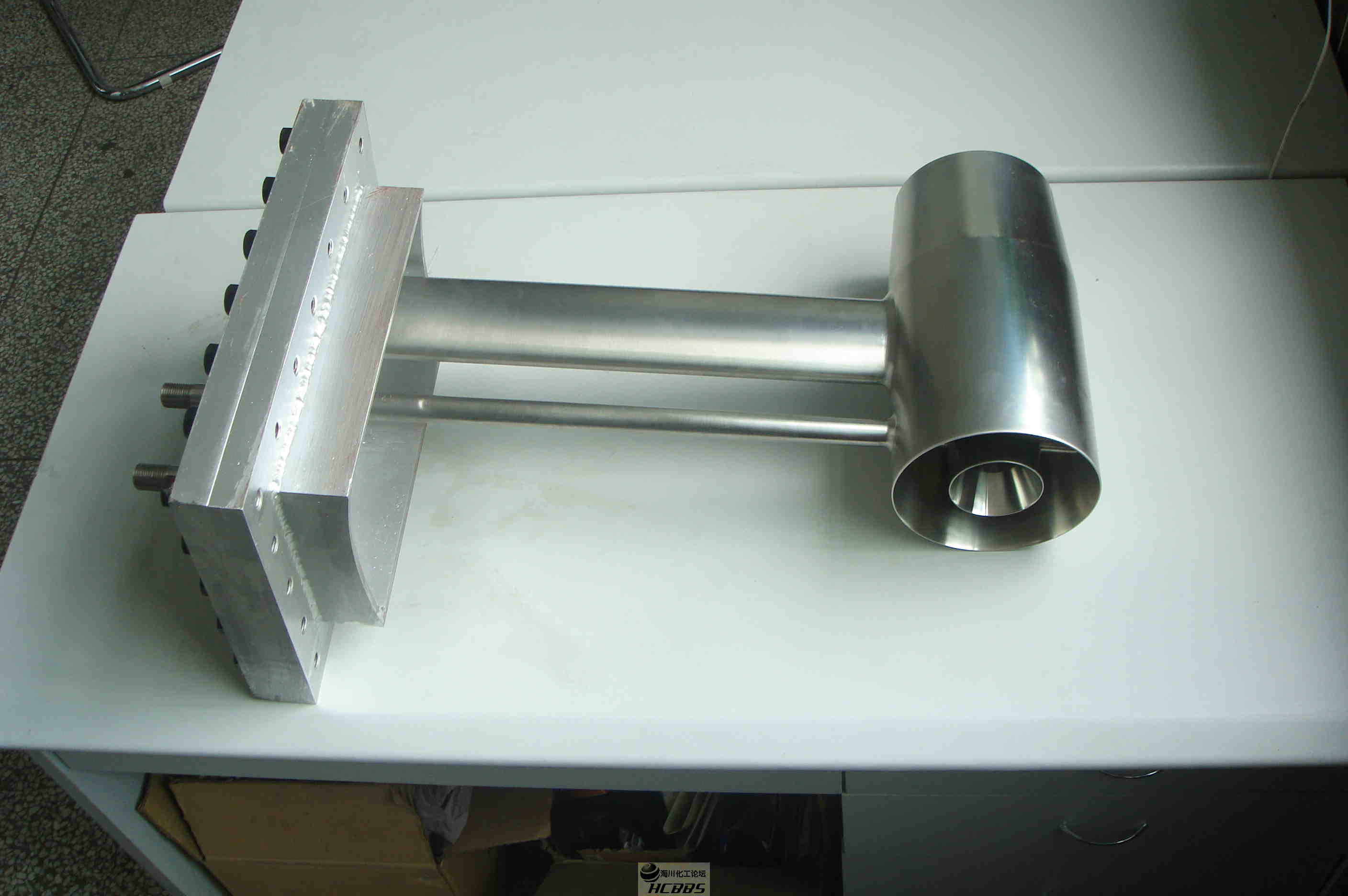 喉徑中心線(xiàn)安裝時(shí)一定與管中心一致。